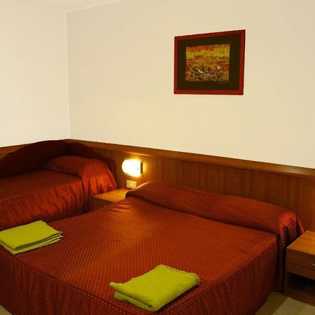 Hotel Bengasi リミニ エクステリア 写真