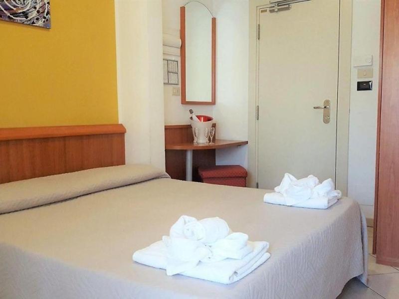 Hotel Bengasi リミニ エクステリア 写真