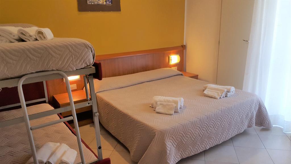 Hotel Bengasi リミニ エクステリア 写真