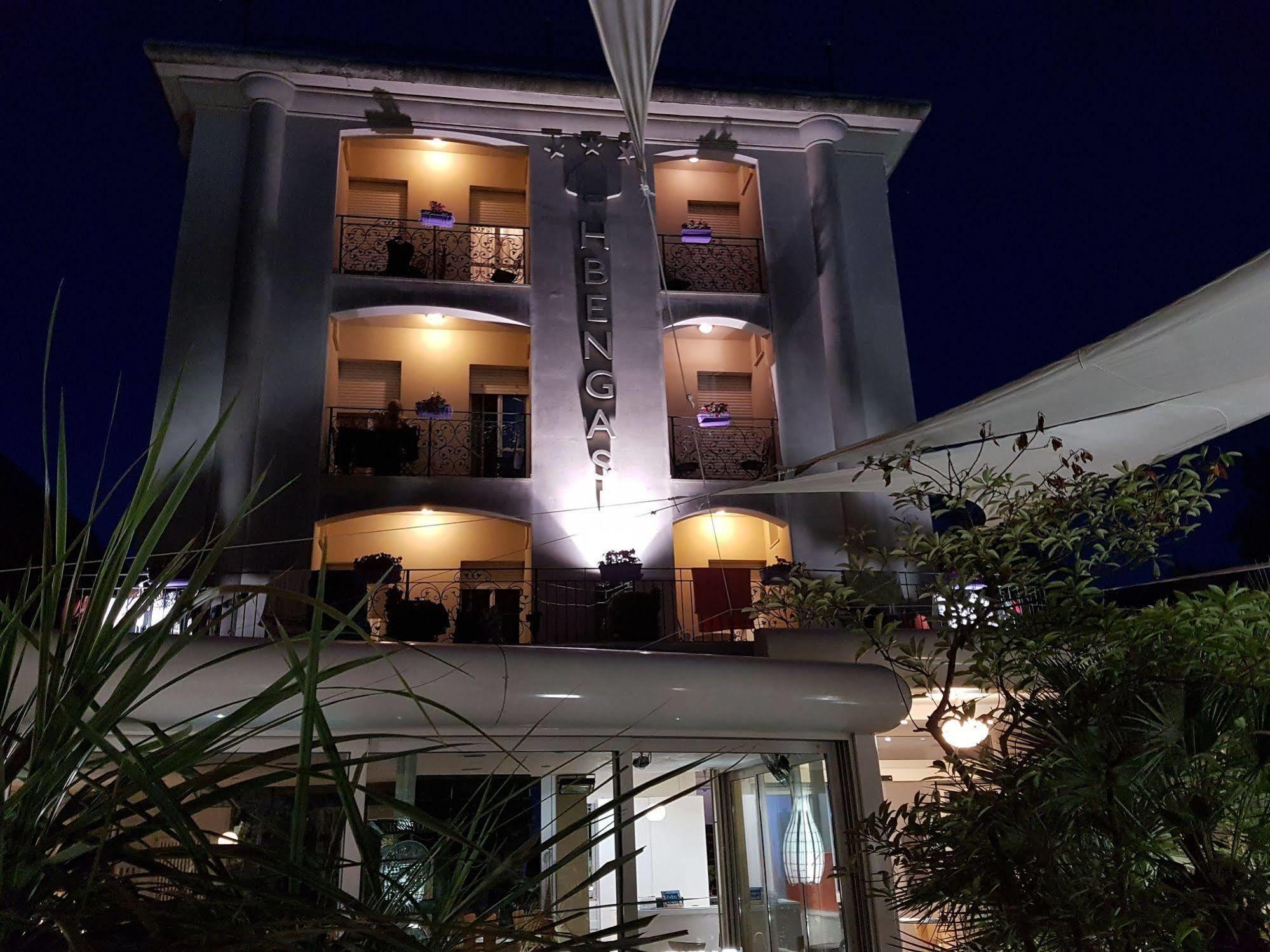 Hotel Bengasi リミニ エクステリア 写真
