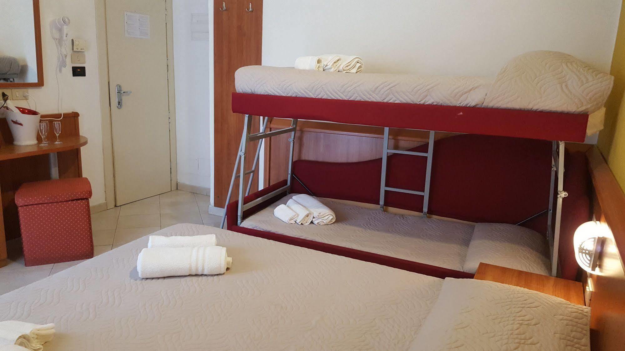 Hotel Bengasi リミニ エクステリア 写真